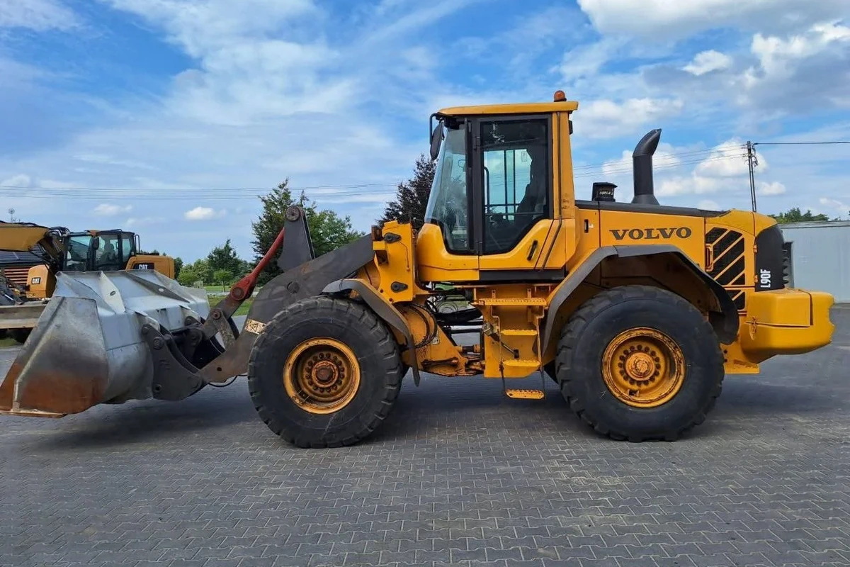 Аренда фронтального погрузчика VOLVO L90F