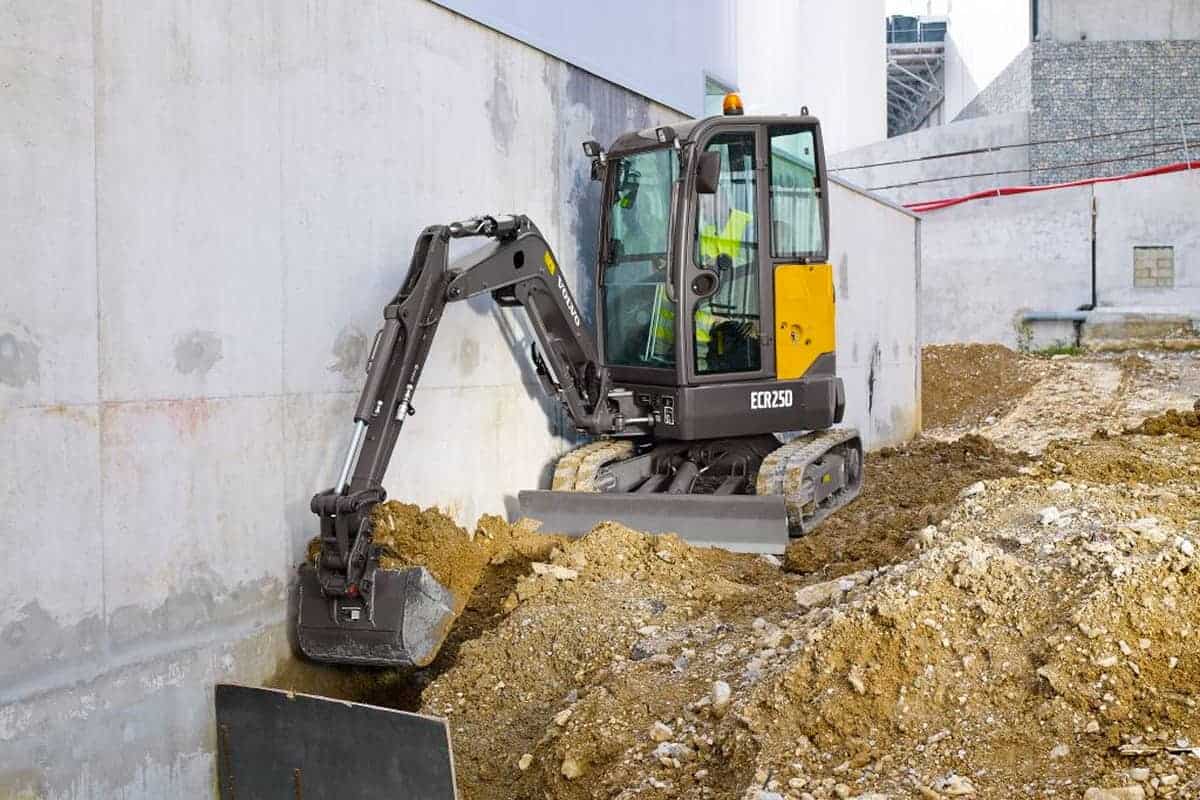 Аренда мини экскаватора VOLVO ECR25D