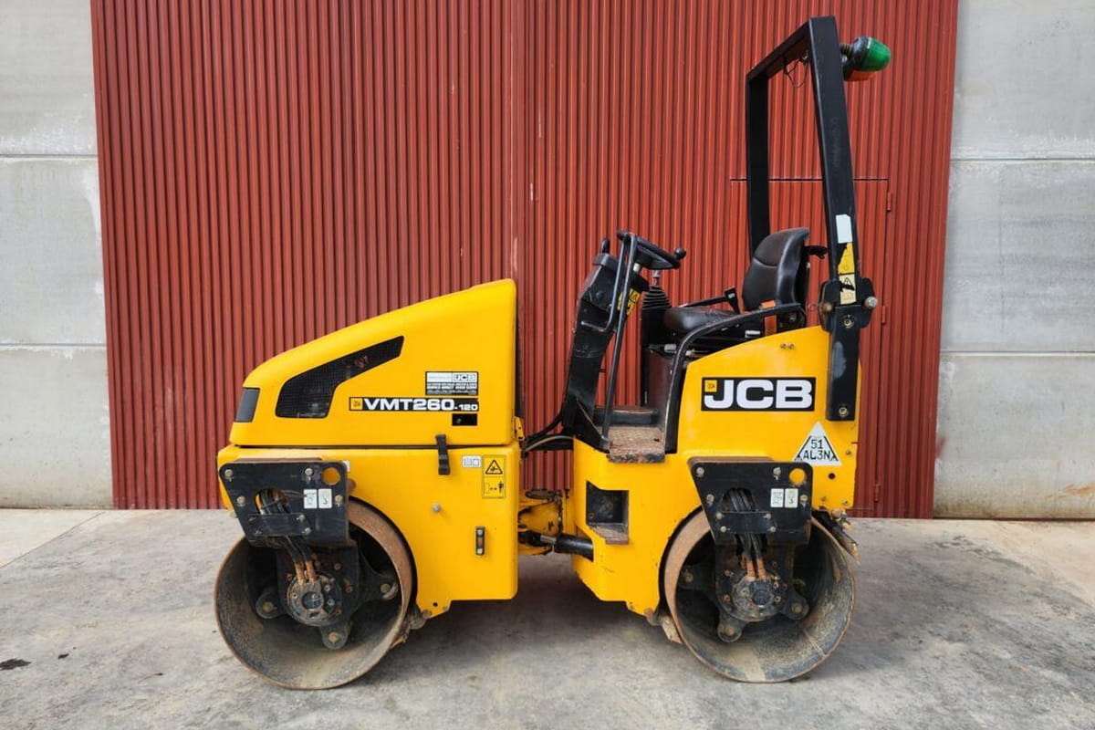 Аренда компактного тандемного виброкатка JCB VMT 260-120
